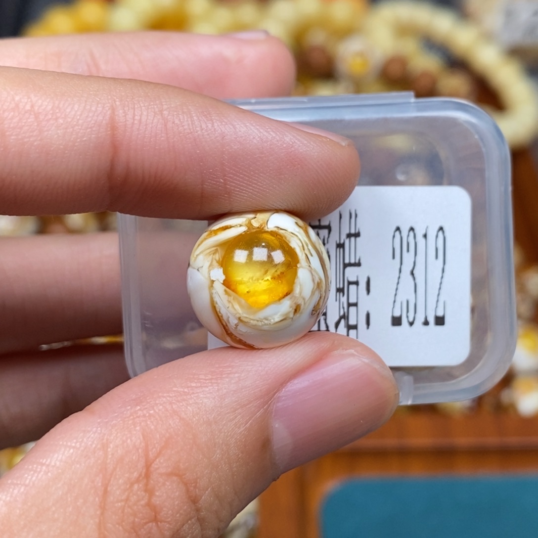 豆***儿蜜蜡未镶嵌珠宝奇石2312