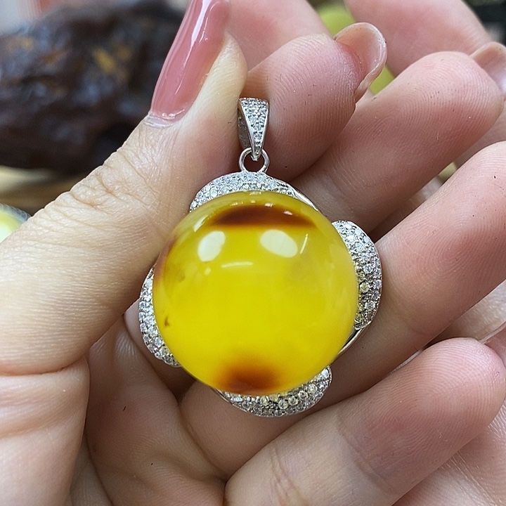 银S925镶嵌颈饰琥珀吊坠