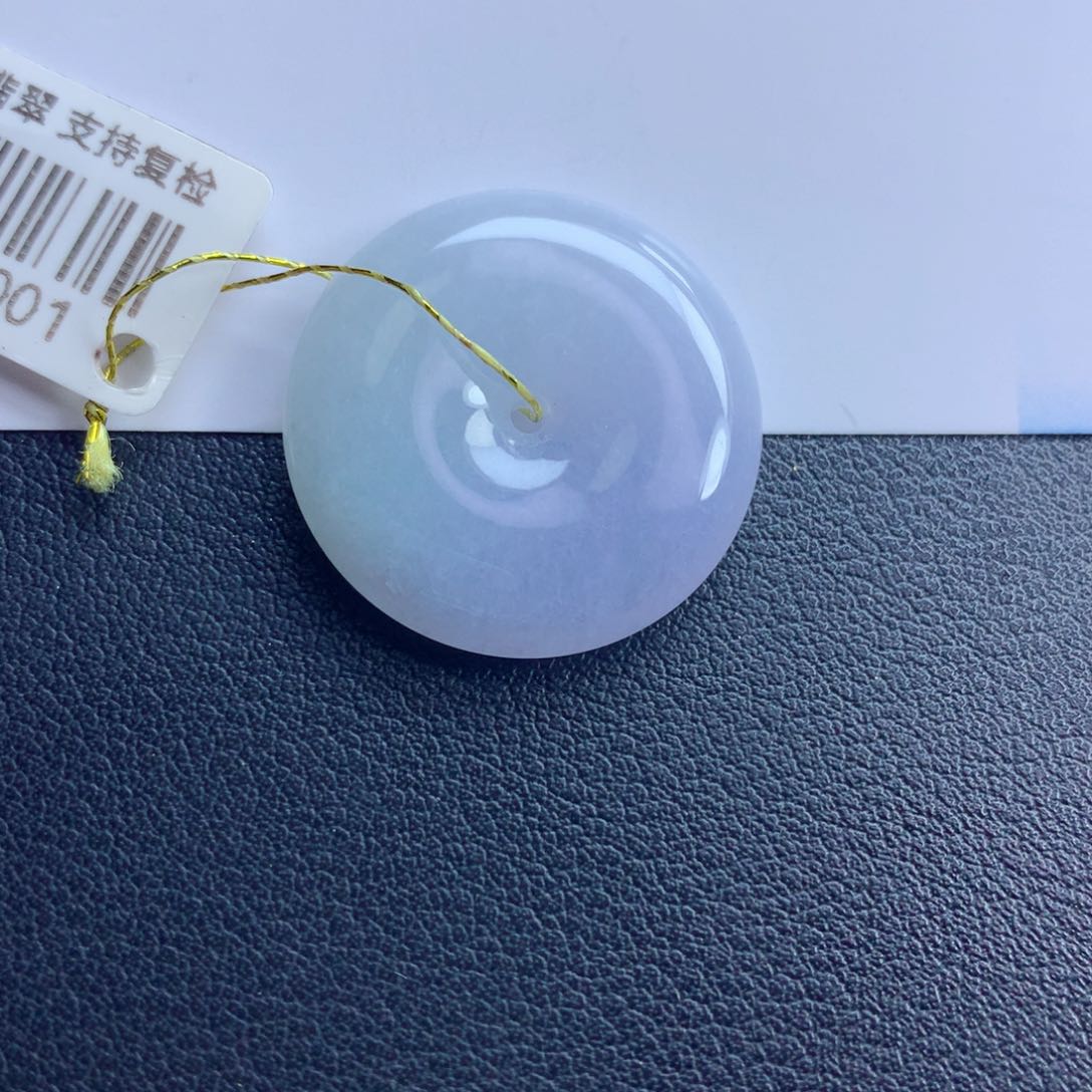 翡翠颈饰未镶嵌平安扣