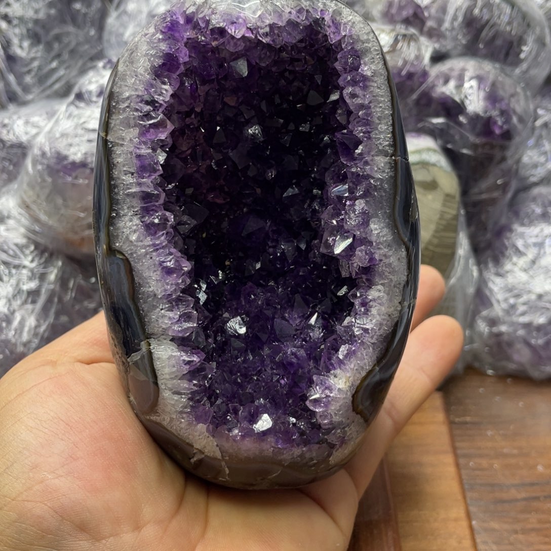 邱***枚未镶嵌大型摆件（非配饰）水晶