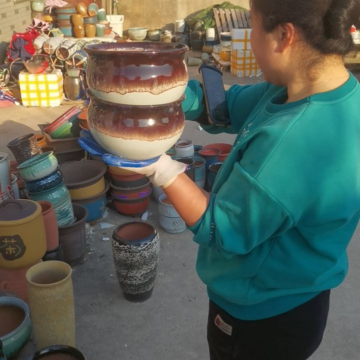 口19高12瑕疵两个盆子。。