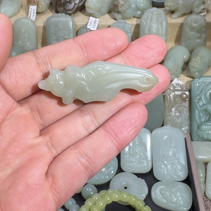 和田玉颈饰未镶嵌