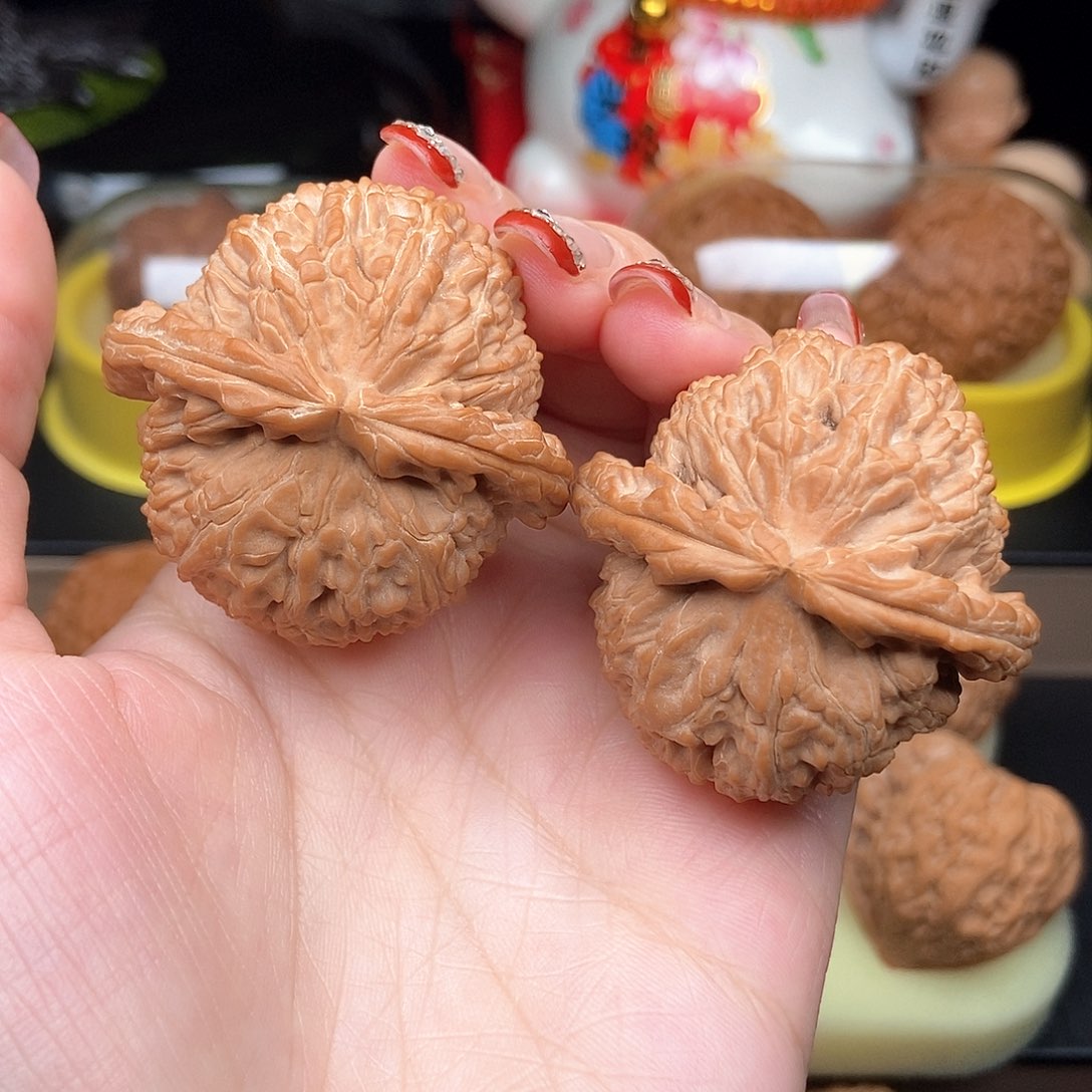 文玩核桃吊坠44白狮子