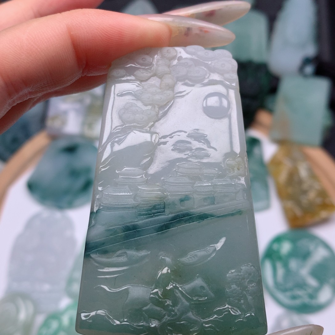 【闪购商品】翡翠颈饰未镶嵌山水