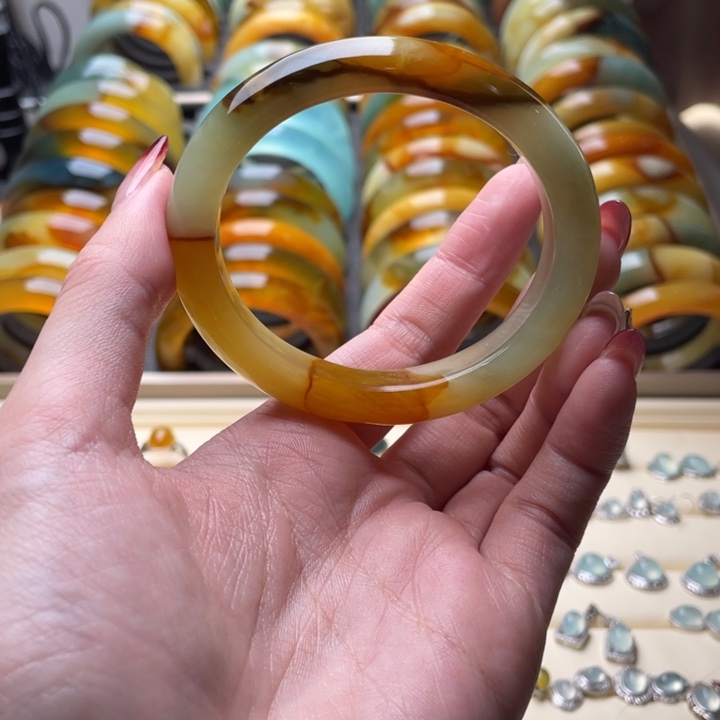 蛇纹石玉手镯未镶嵌54.55