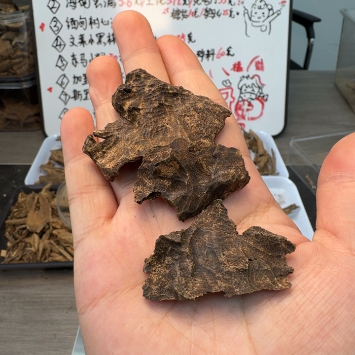 海南大山老铁3.7克。  