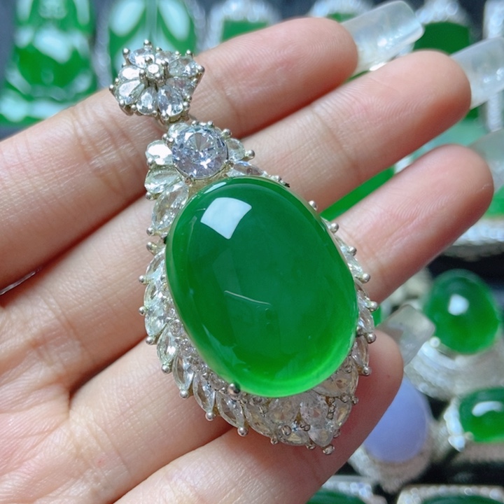 翡翠颈饰未镶嵌188。    