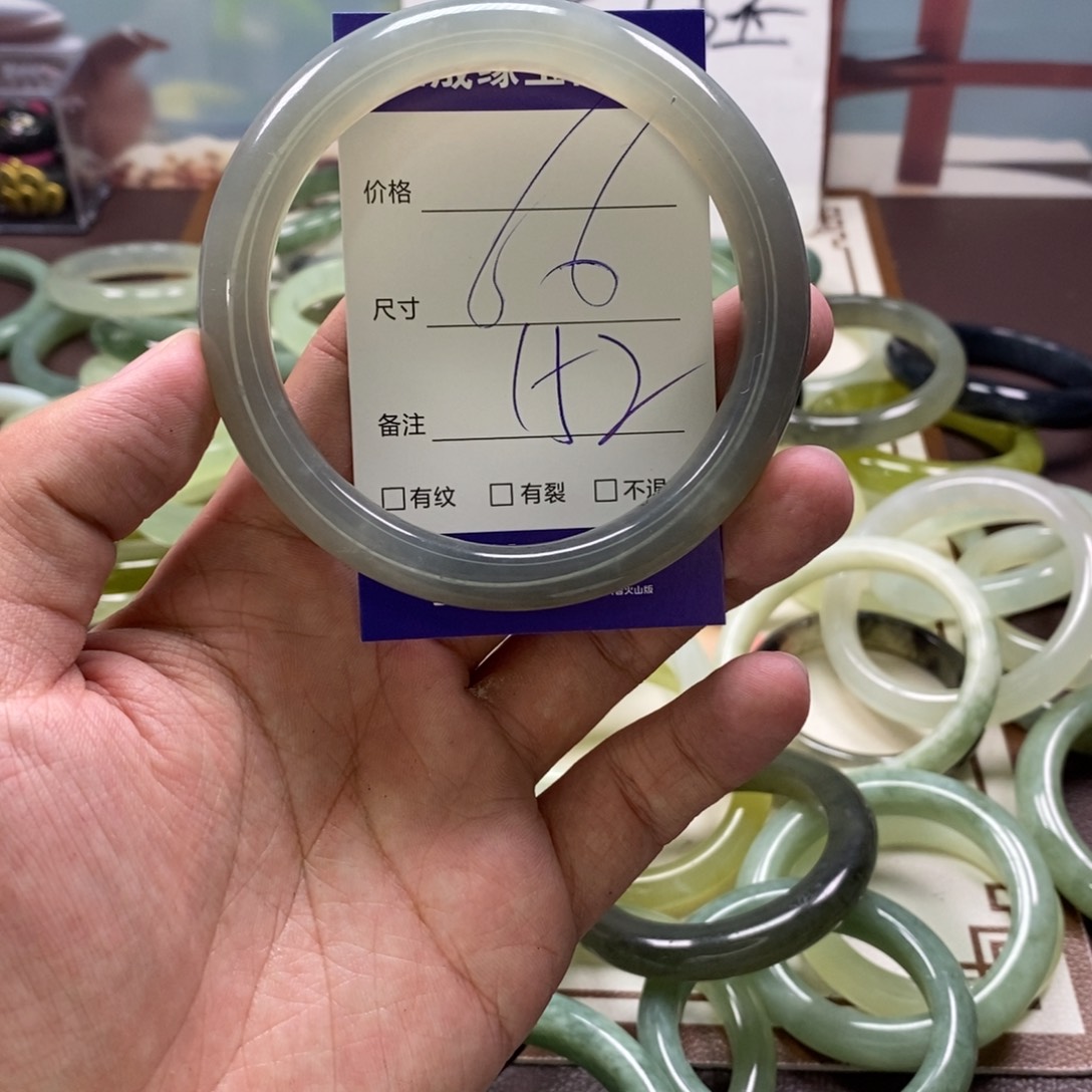 蛇纹石玉手镯未镶嵌