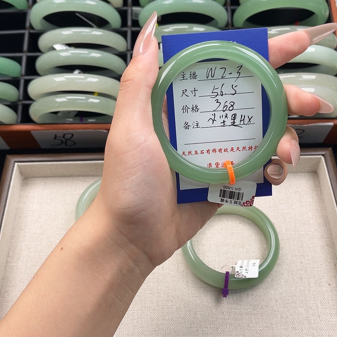 石英质玉手镯未镶嵌小***x