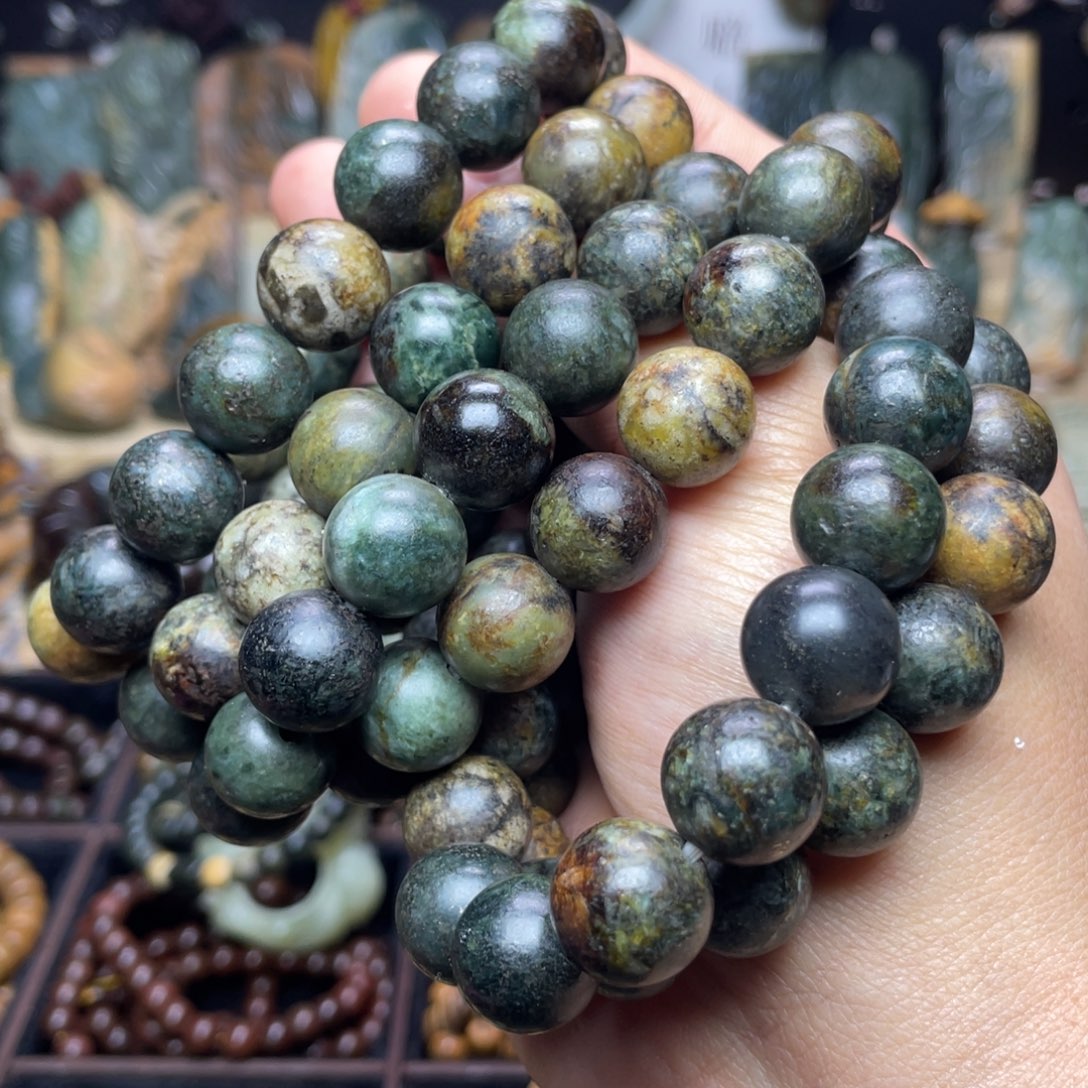 岫岩河磨玉（透闪石质玉）未镶嵌颈饰卡14福利自选一条