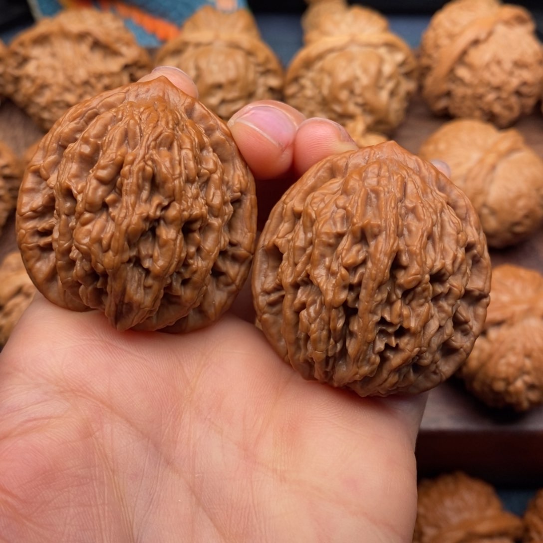 文玩核桃吊坠40全品粗筋虎头，大克重46.5克