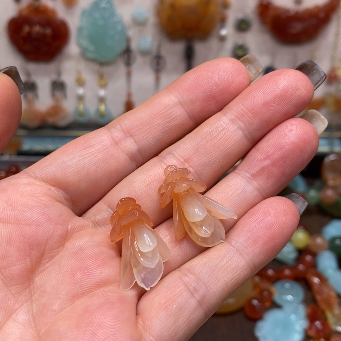 冥***儿蛇纹石玉未镶嵌颈饰