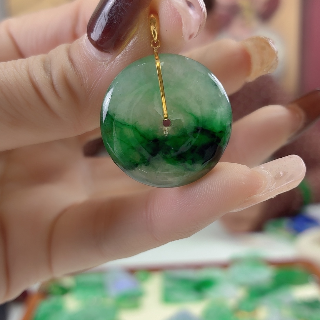 我***子翡翠18K金镶嵌颈饰翡翠