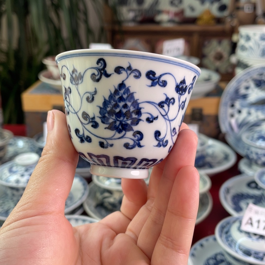 11景德镇青花微瑕缠枝莲