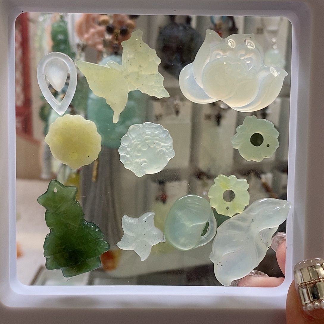 蛇纹石玉颈饰未镶嵌