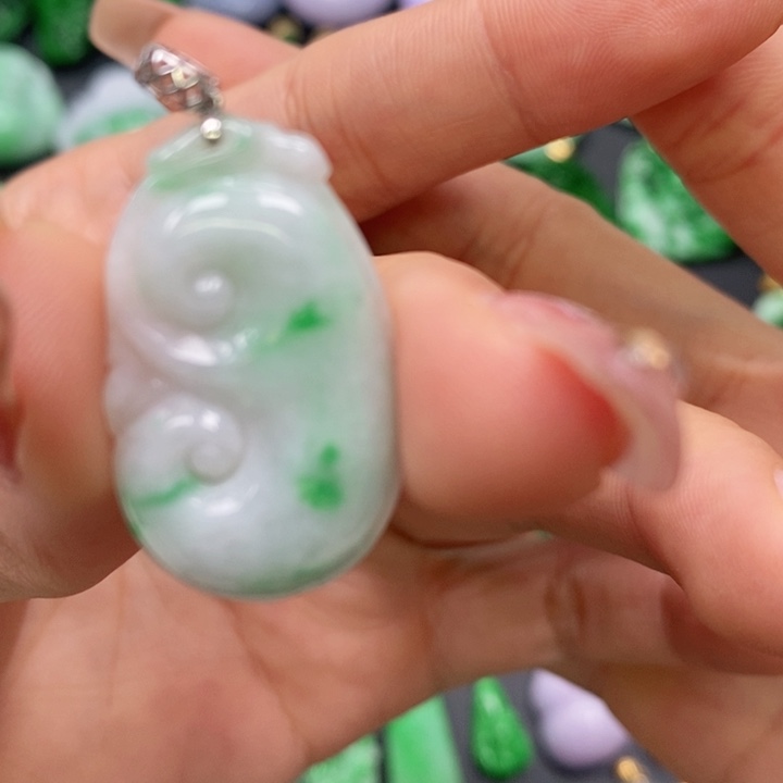 翡翠颈饰未镶嵌吊坠