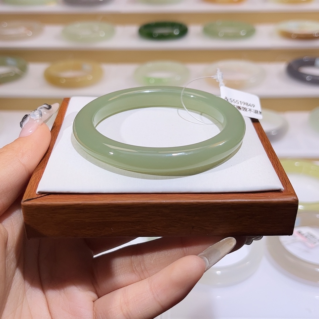 和田玉未镶嵌手镯绿晴