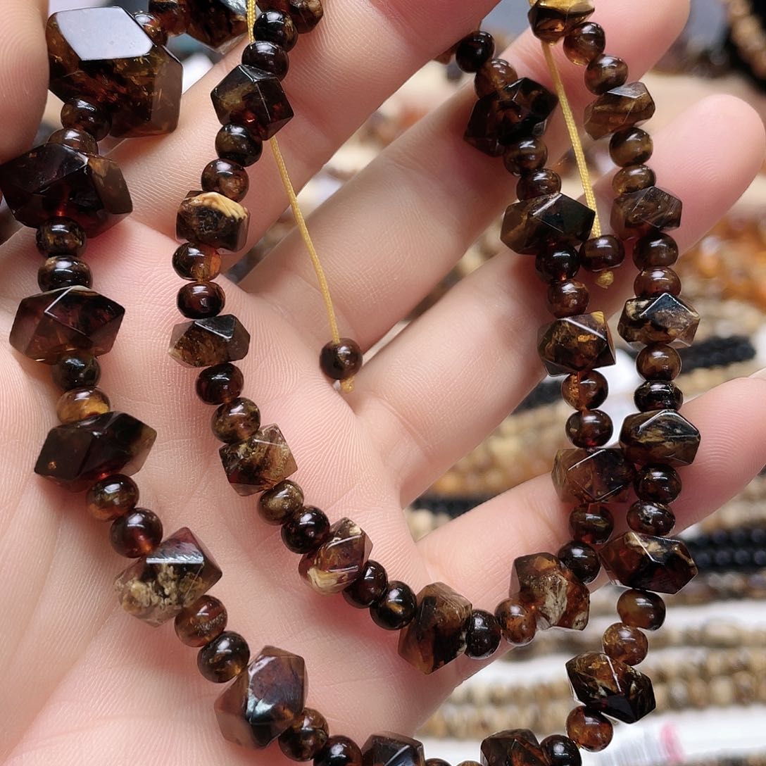 琥珀裸石未镶嵌大