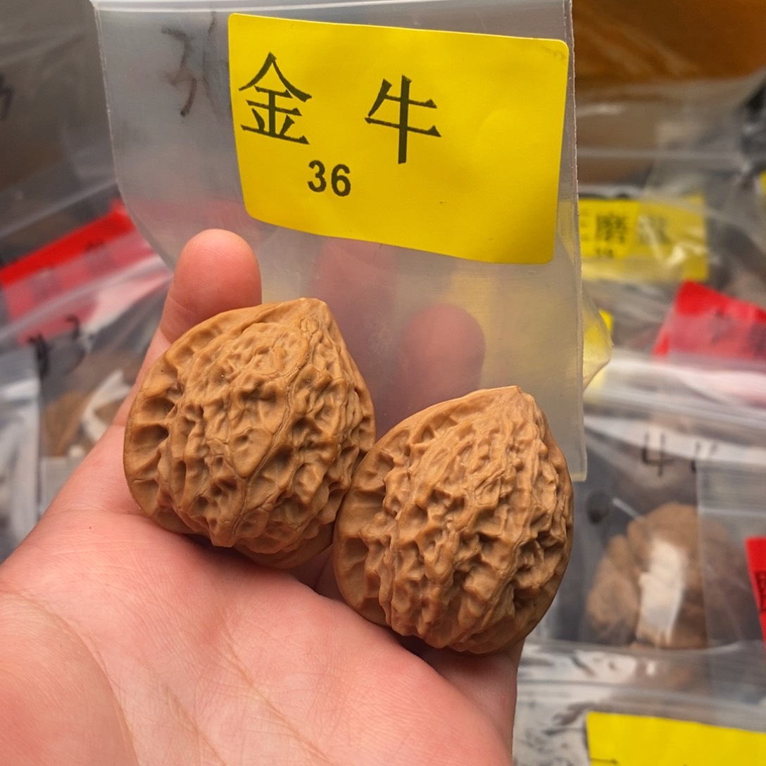 把件文玩核桃金牛