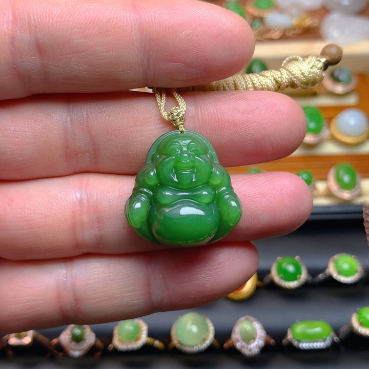 和田玉（碧玉）颈饰未镶嵌绿猫眼佛公