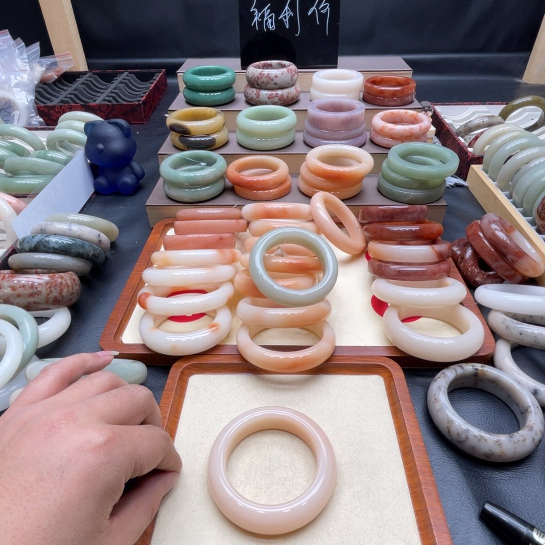 石英质玉手镯未镶嵌会**猪