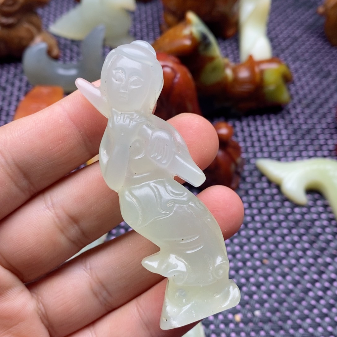 蛇纹石玉颈饰未镶嵌