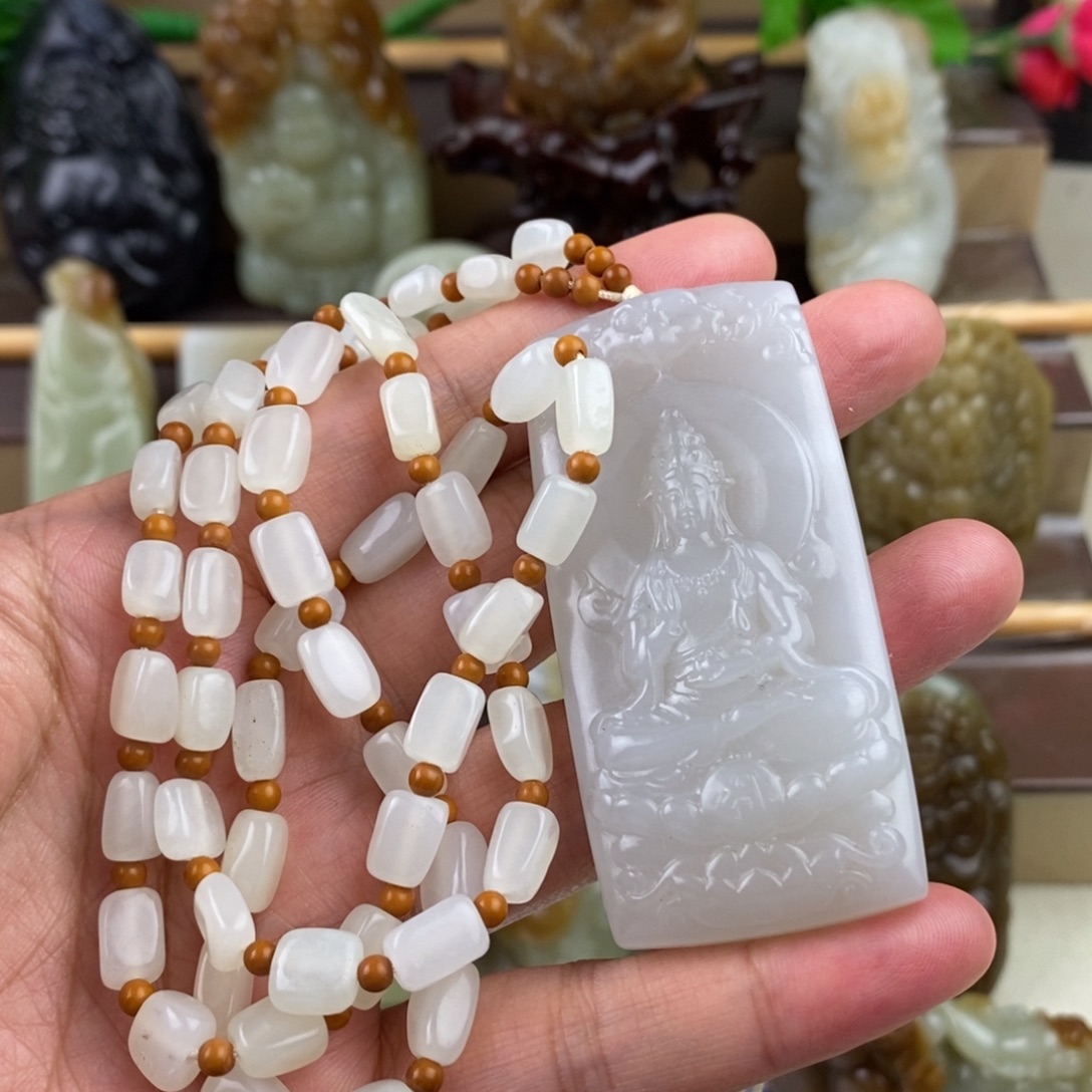 K***B和田玉未镶嵌颈饰