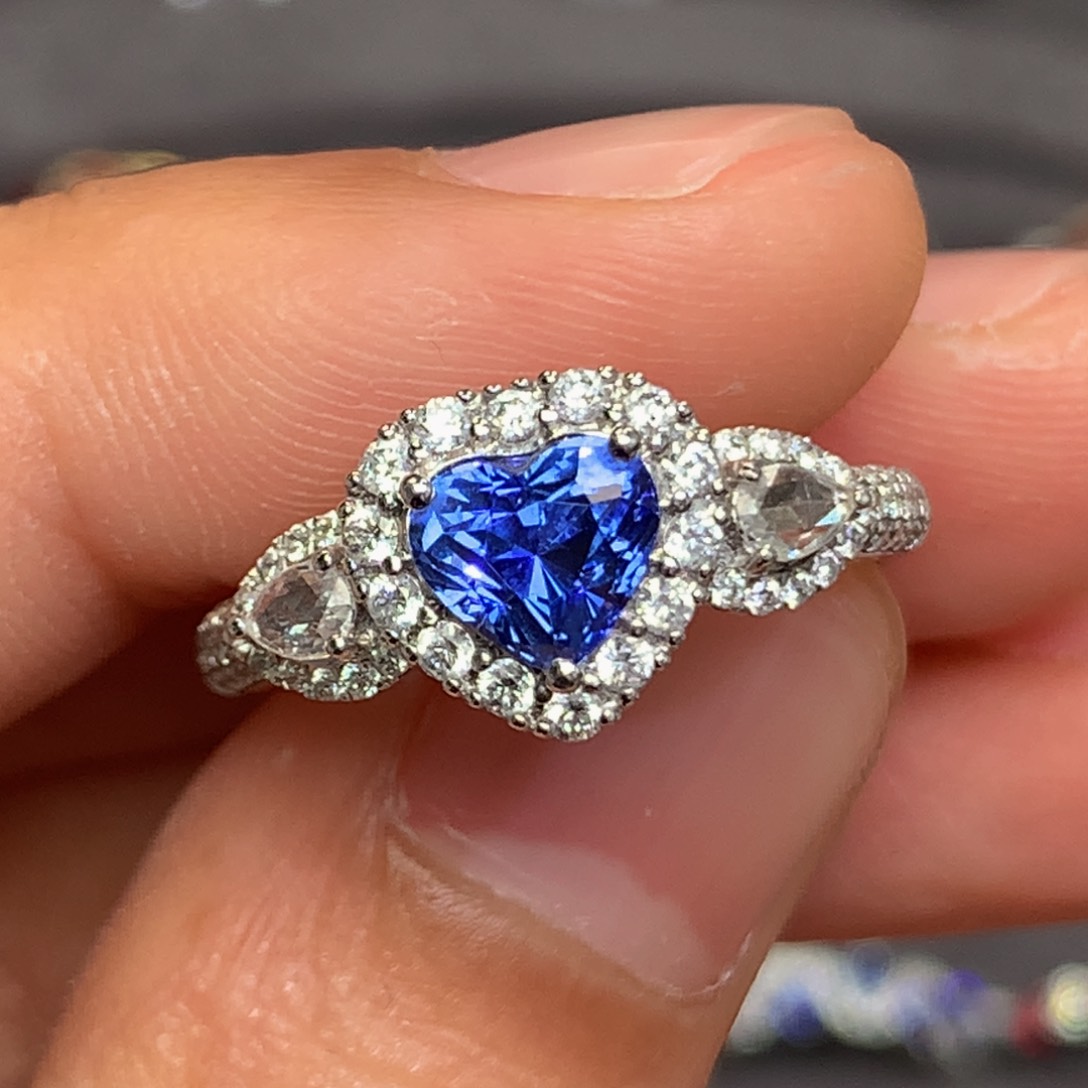 蓝宝石戒指18K金镶嵌