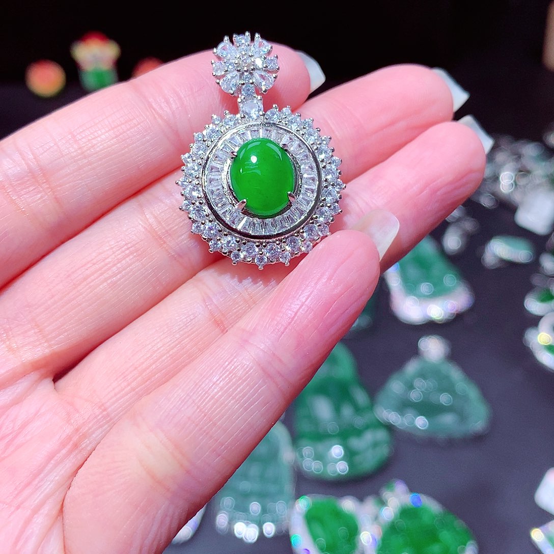 【闪购商品】翡翠吊坠(不含链)未镶嵌