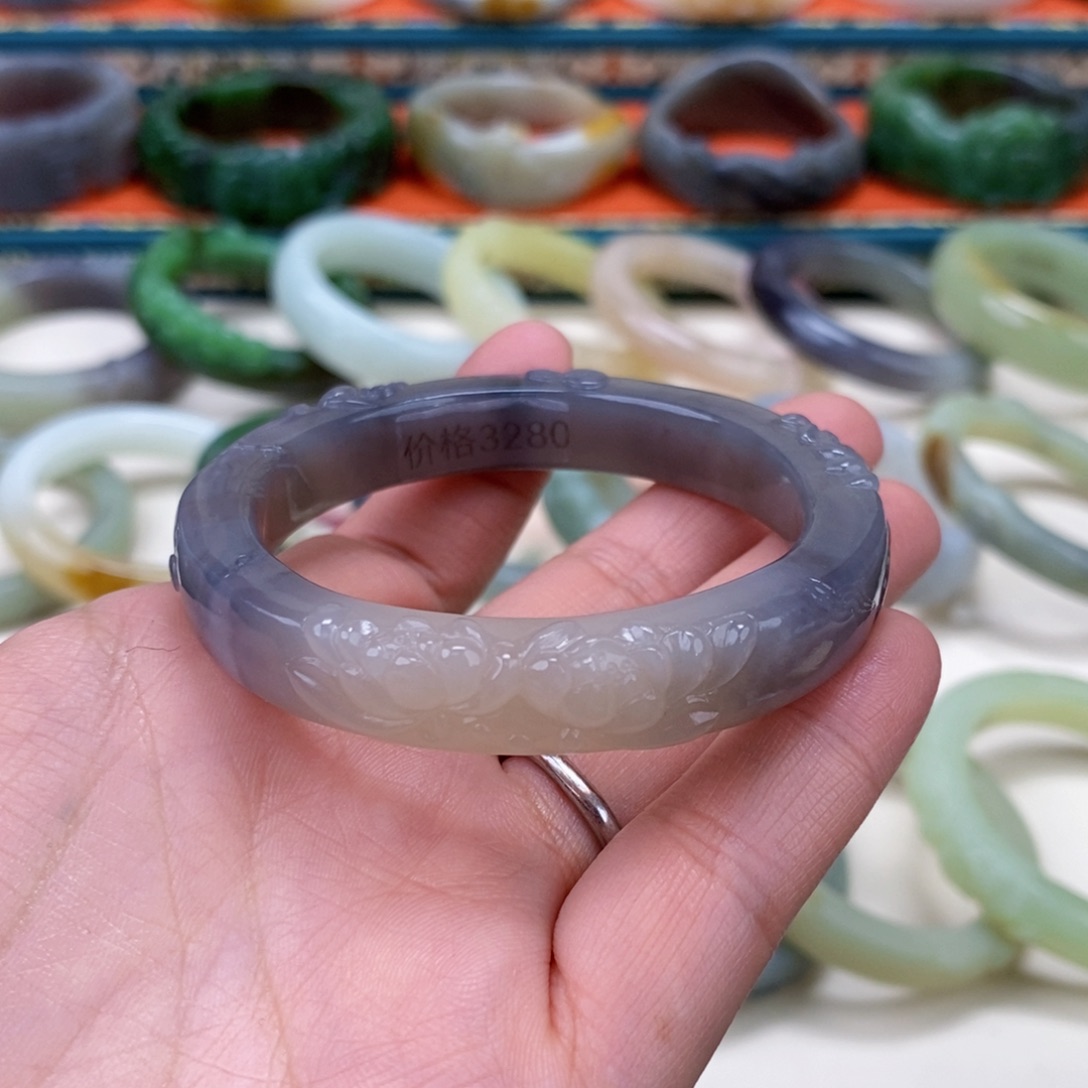 和田玉手镯52.6未镶嵌糯****吃