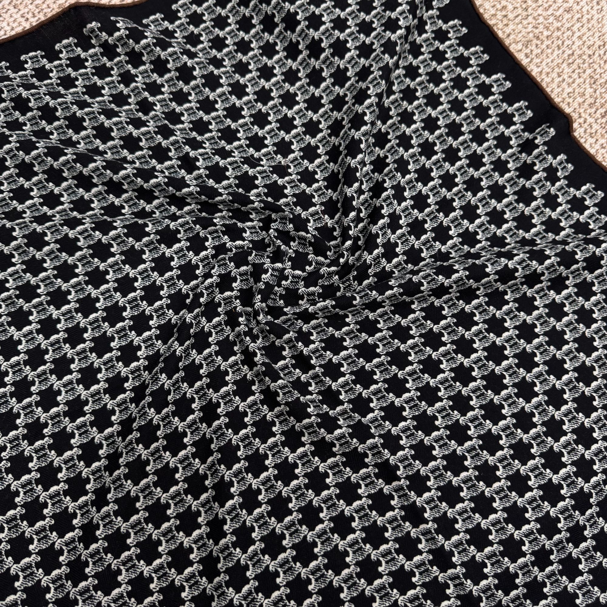 【黑色凯旋门】65羊毛羊绒黑色百搭25冬新款女高端围巾62*62cm