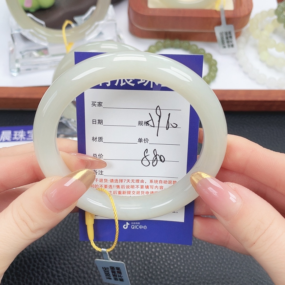 和田玉未镶嵌手镯