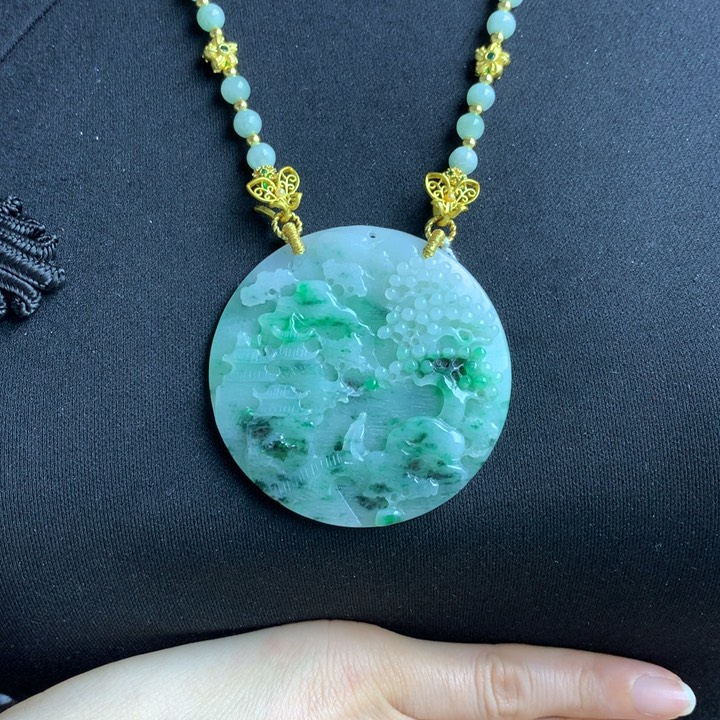 翡翠颈饰未镶嵌翡翠