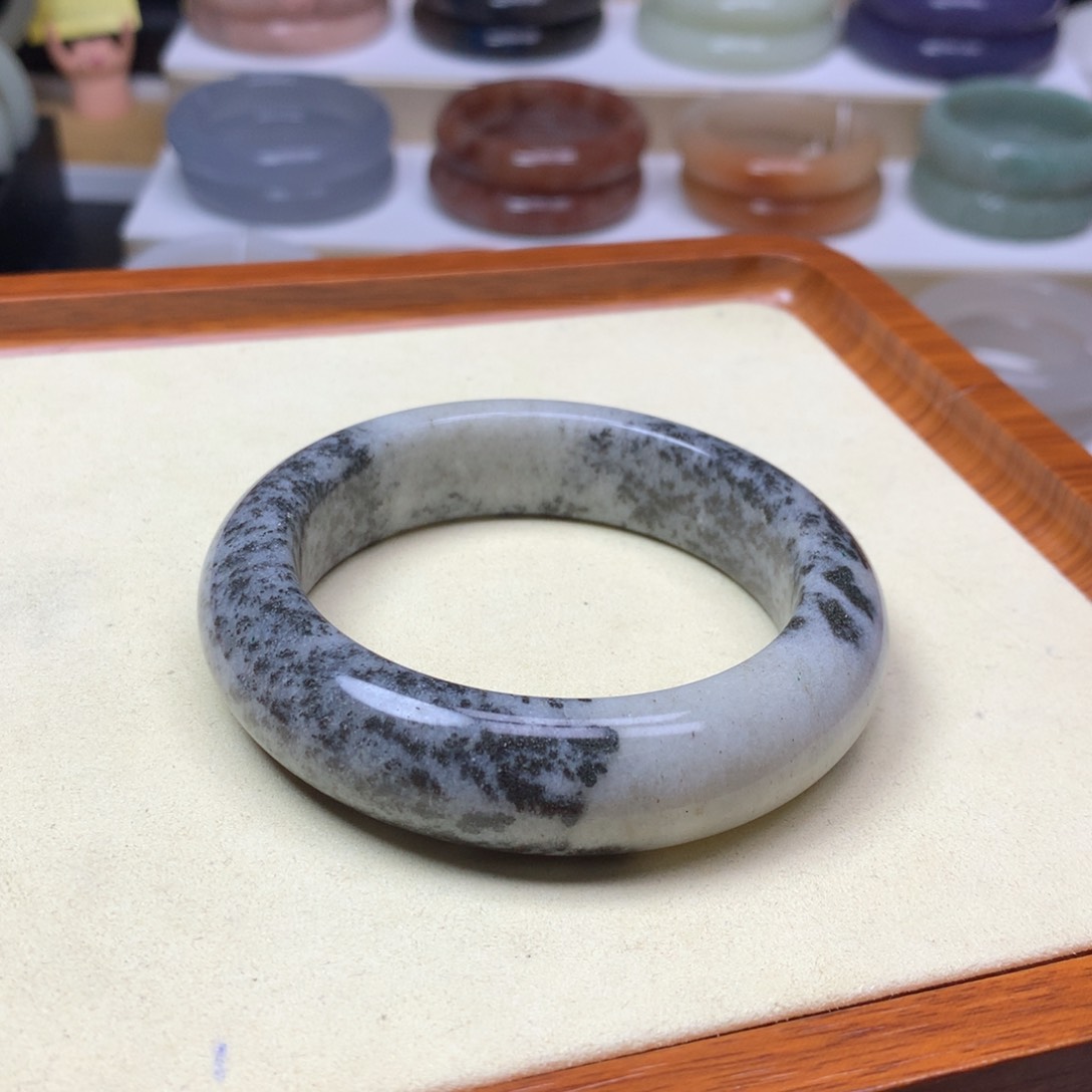 石英质玉手镯未镶嵌布*