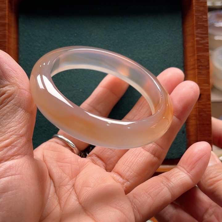 玛瑙/玉髓手镯未镶嵌