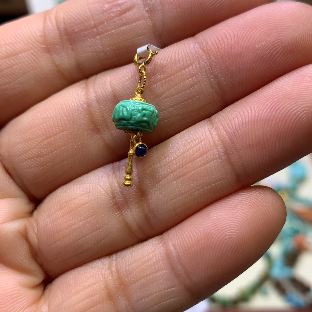 绿松石18K金镶嵌挂件