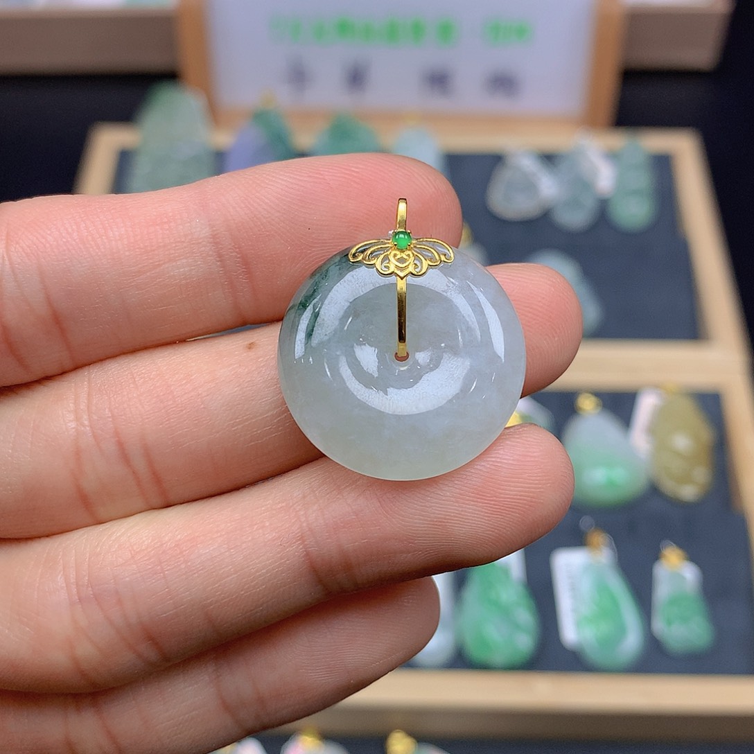 翡翠颈饰18K金镶嵌翡翠