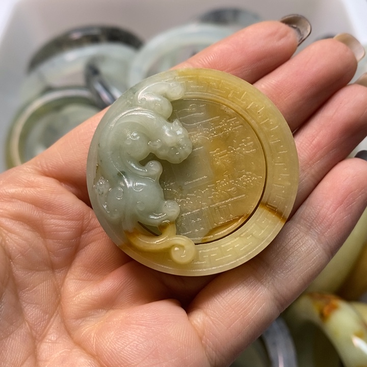 蛇纹石玉未镶嵌转山鬼防漏微瑕花玉转山鬼不退换