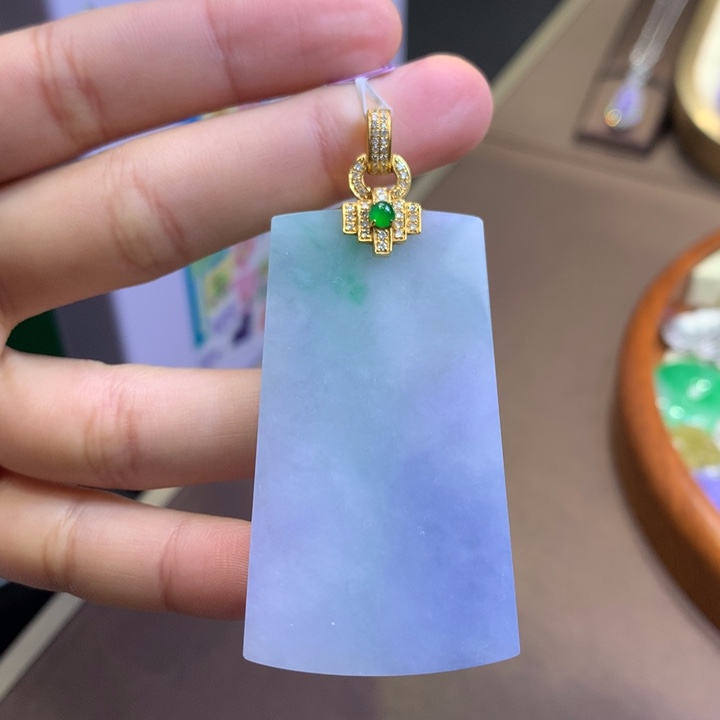 翡翠18K金镶嵌颈饰翡翠