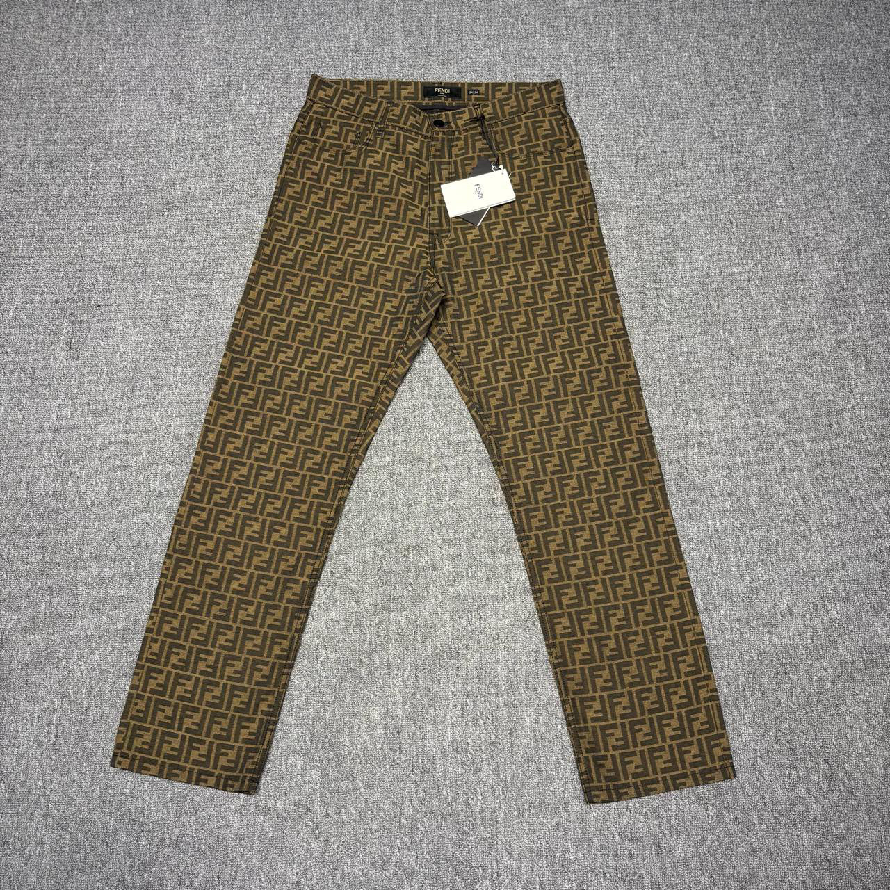 未使用 FENDI/芬迪 新款roma刺绣满印牛仔裤/34/公价17500