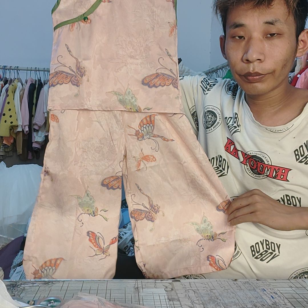 套装110码，裤长59左右，适合110身高穿正吗正拍