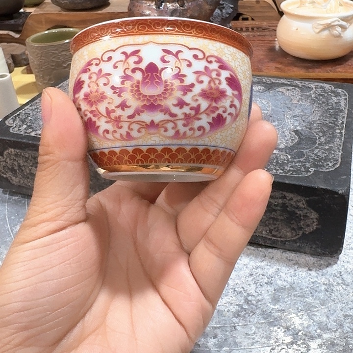主人杯一个，瓷。。品茗瓷