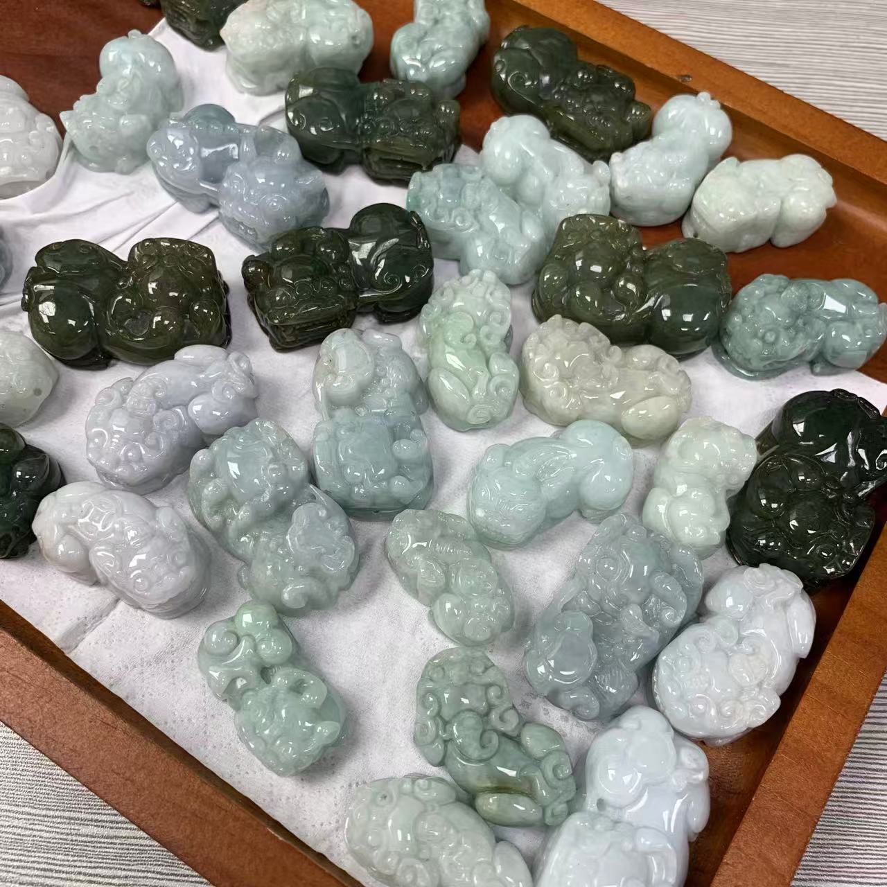 天然A货翡翠招财貔貅佩戴（有纹裂）介意者慎拍 多样性发其一