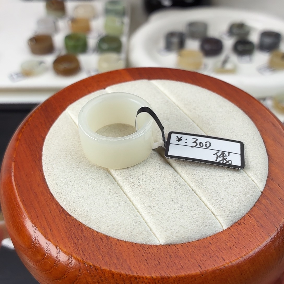 和田玉未镶嵌戒指Q66俄白圆切内径18.2