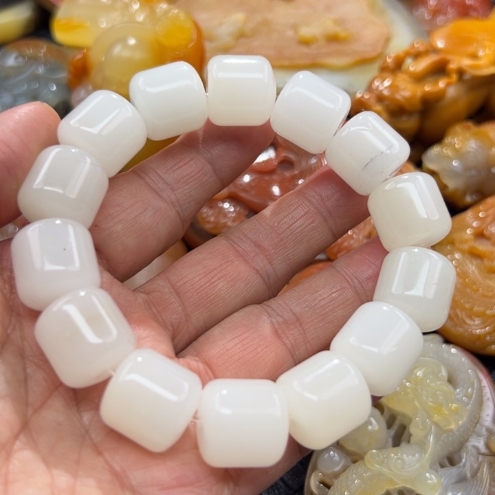 石英质玉（黄龙玉）颈饰未镶嵌