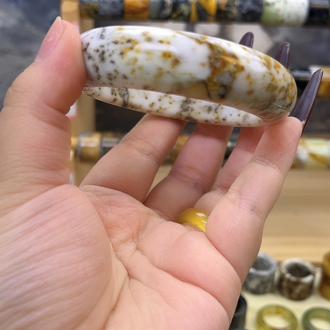 蛇纹石玉未镶嵌手镯58.03瑕