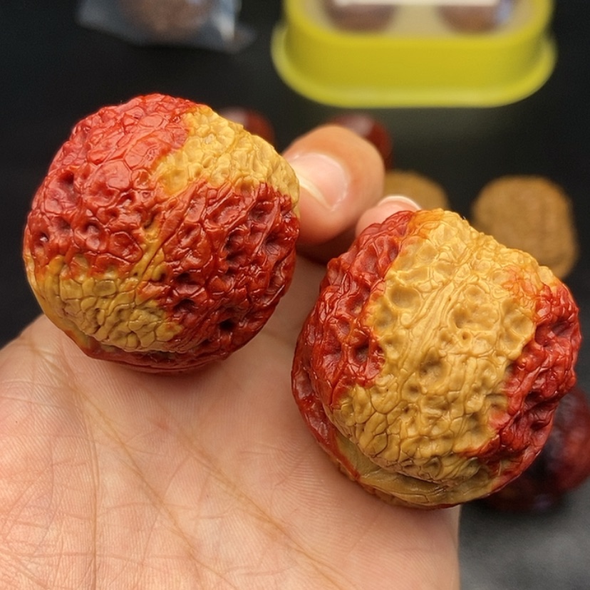 【闪购商品】把件文玩核桃43尺牡丹绣球59.5克