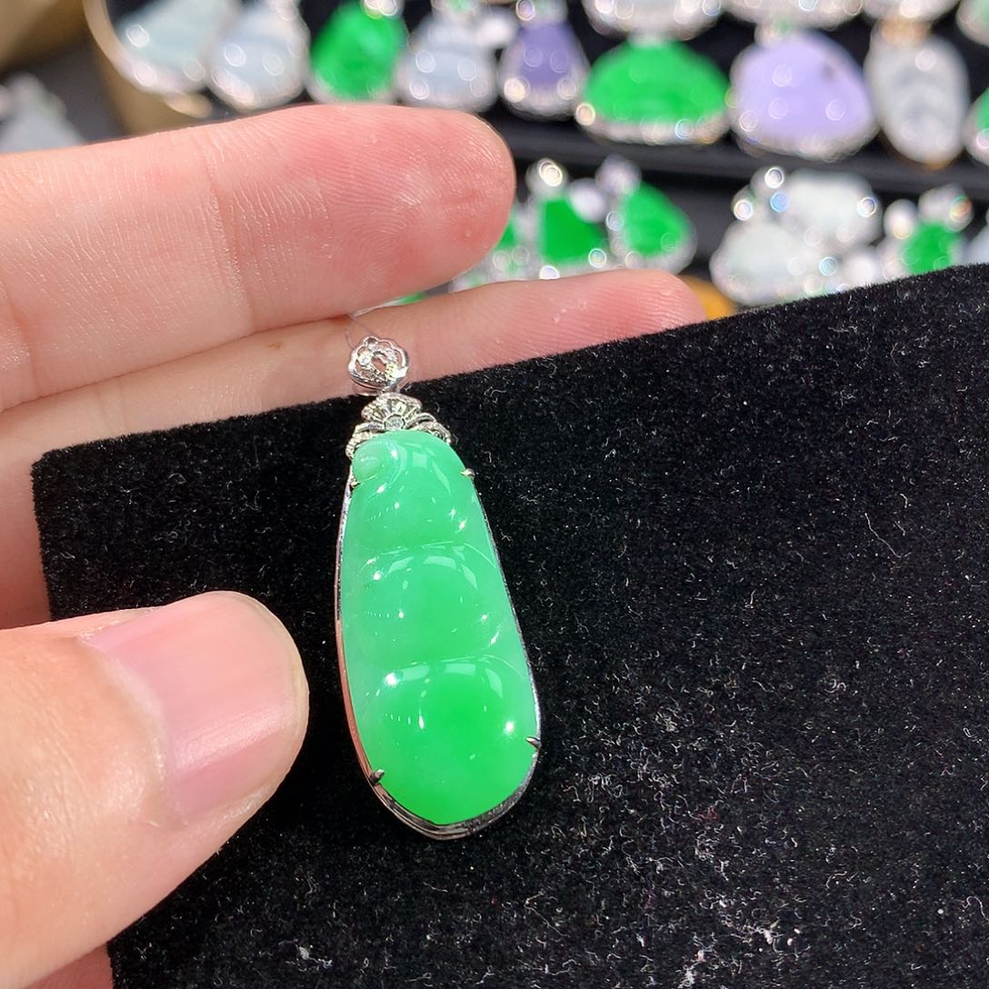 翡翠18K金镶嵌颈饰