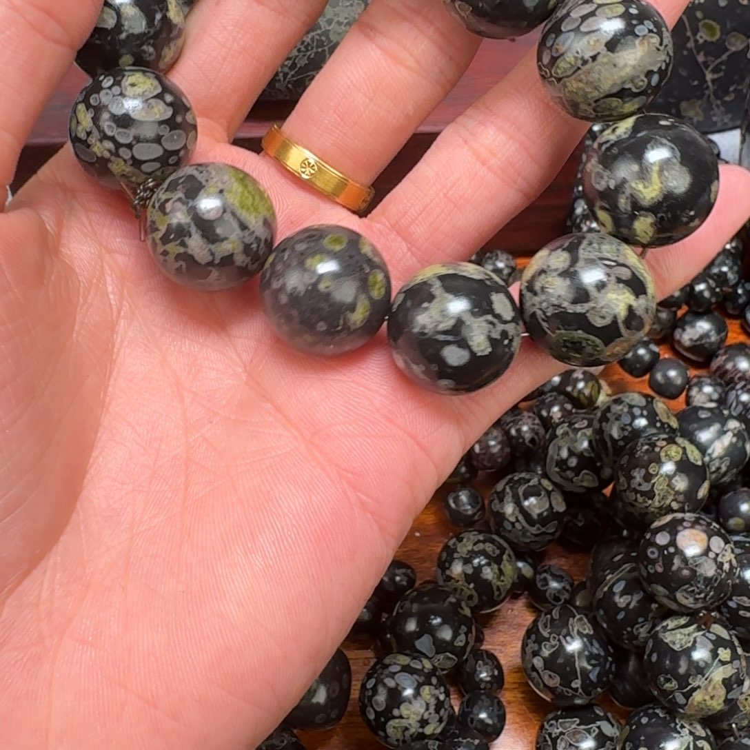 蓝****饰梅花玉精品茶周边1