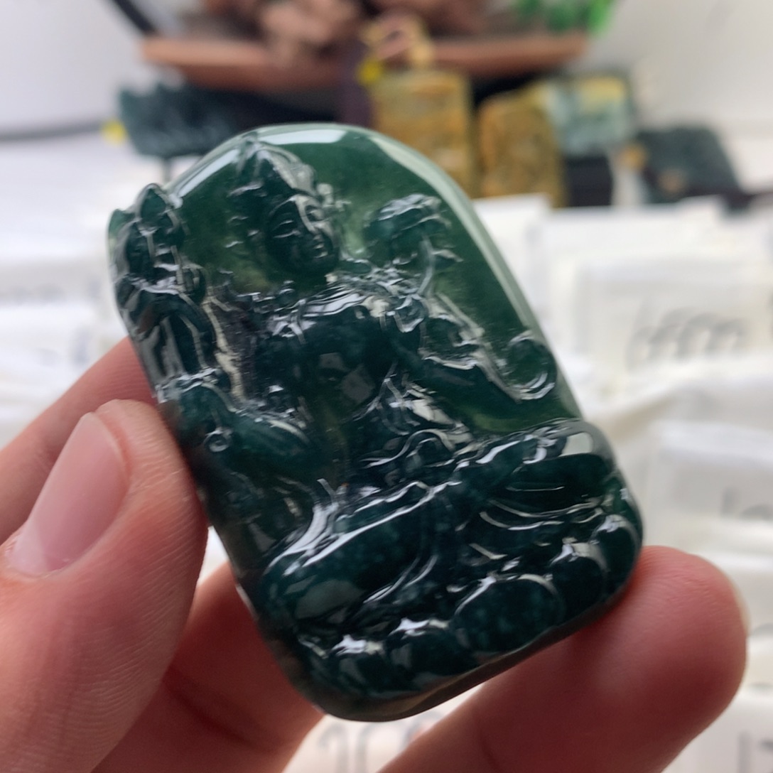 颈饰未镶嵌翡翠虚空